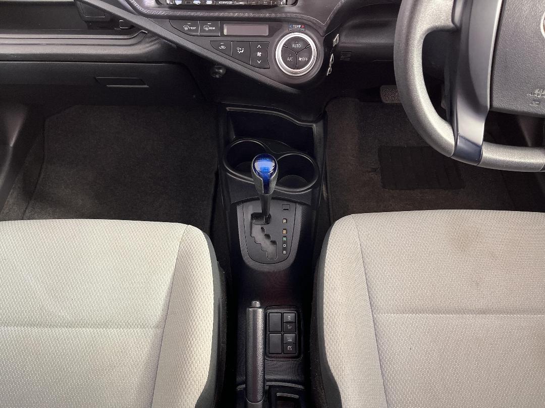 Photo '18' of Toyota Aqua