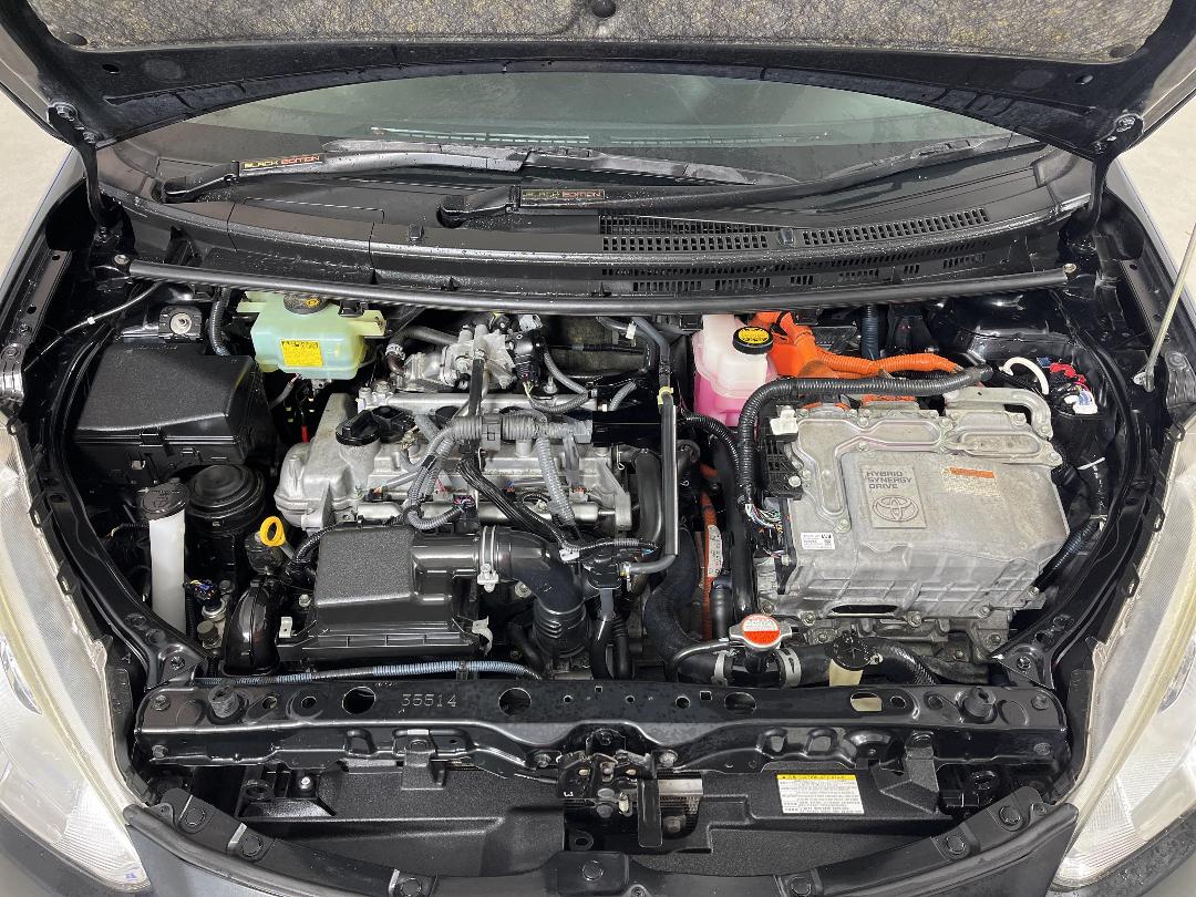 Photo '13' of Toyota Aqua Photo '13' of Toyota Aqua