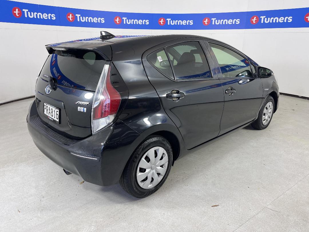 Photo '7' of Toyota Aqua Photo '7' of Toyota Aqua