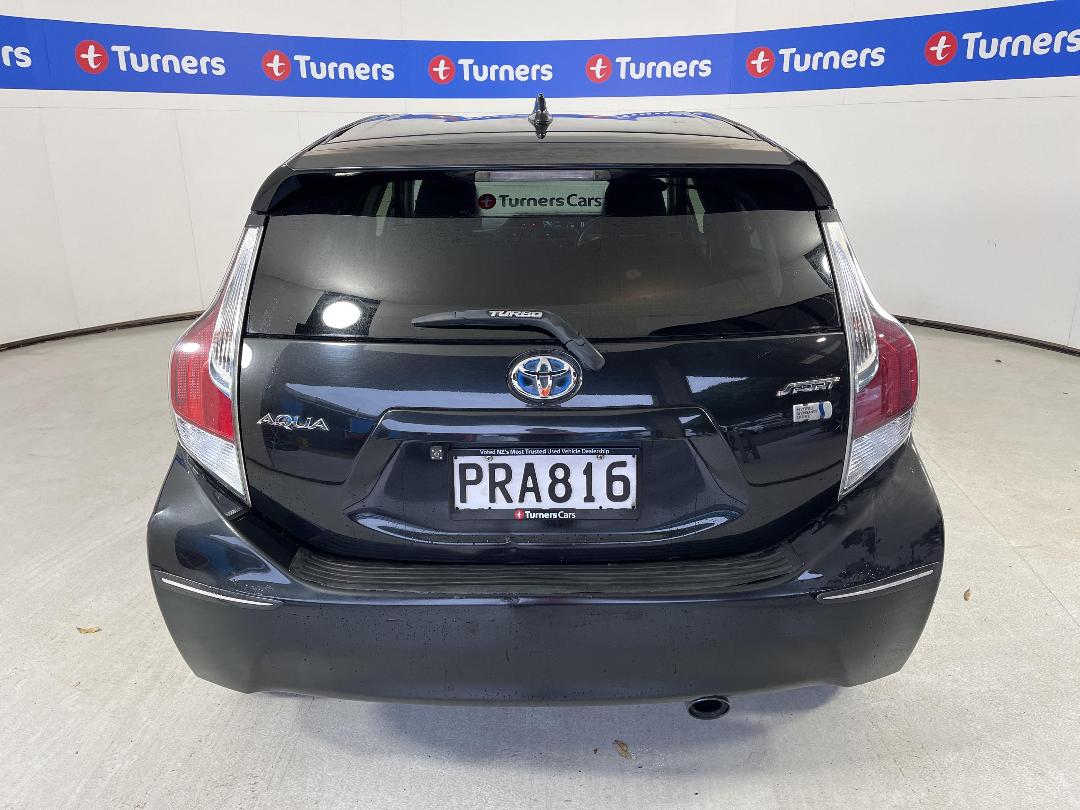 Photo '6' of Toyota Aqua Photo '6' of Toyota Aqua