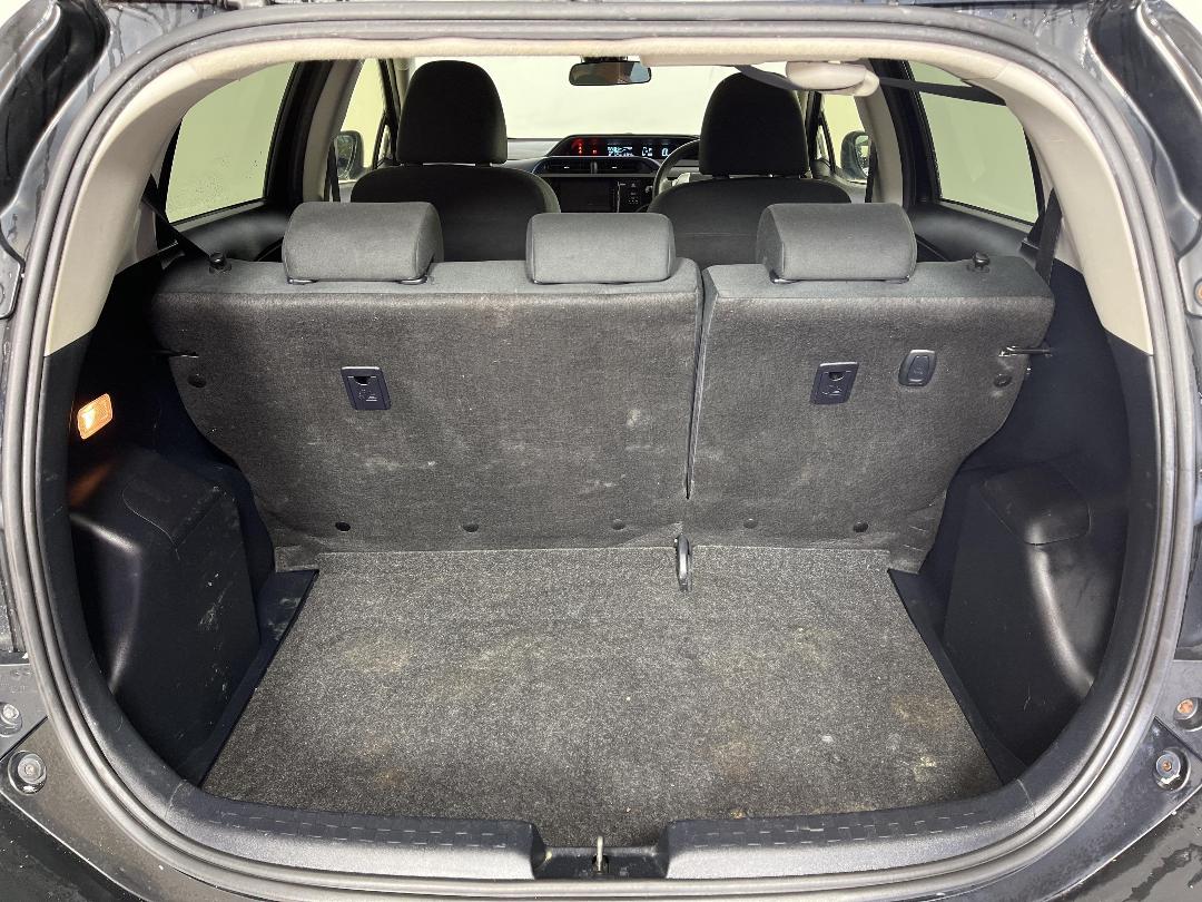 Photo '14' of Toyota Aqua Photo '14' of Toyota Aqua