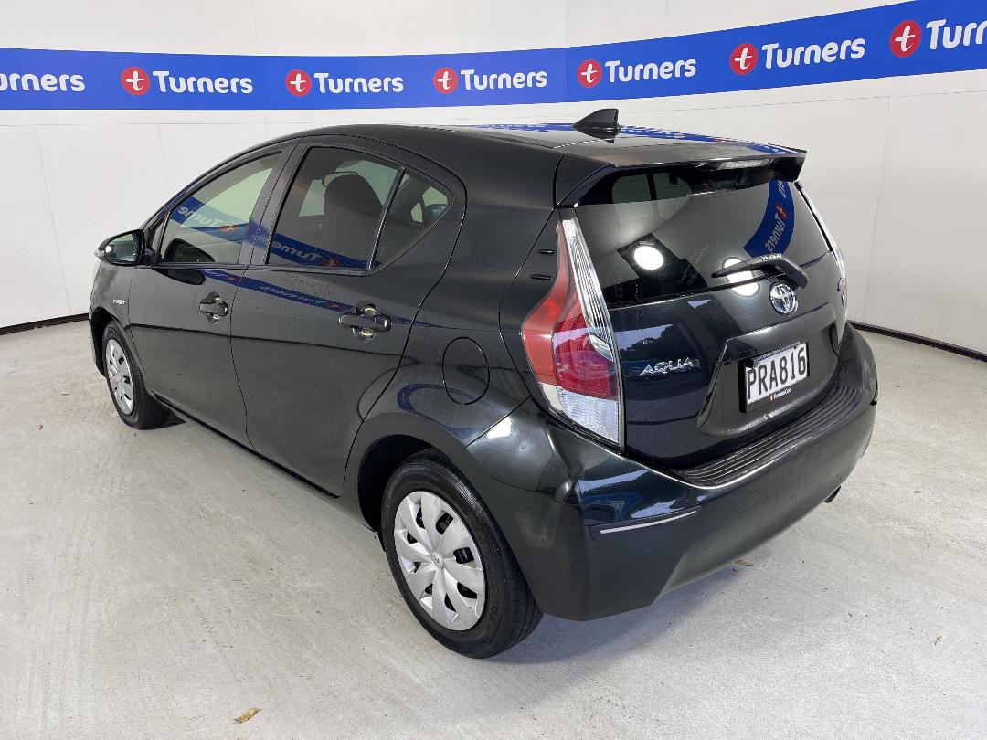 Photo '5' of Toyota Aqua Photo '5' of Toyota Aqua