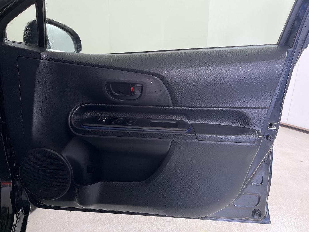 Photo '15' of Toyota Aqua Photo '15' of Toyota Aqua