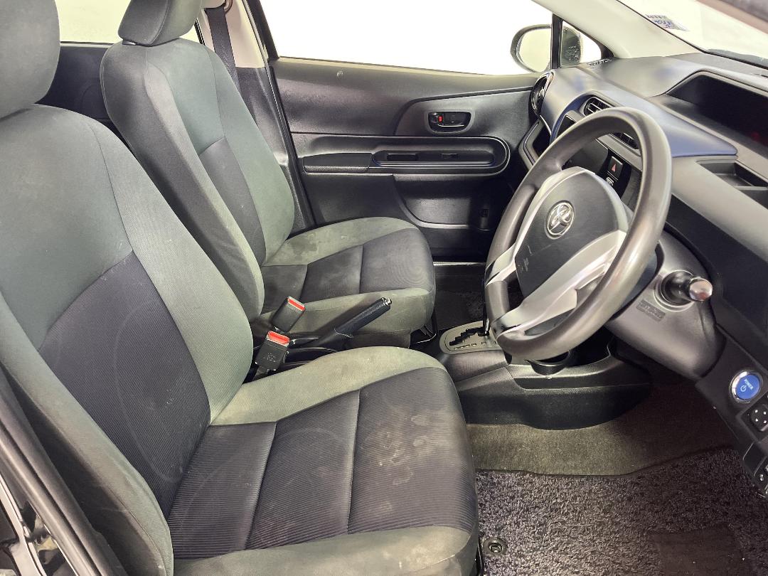 Photo '16' of Toyota Aqua Photo '16' of Toyota Aqua