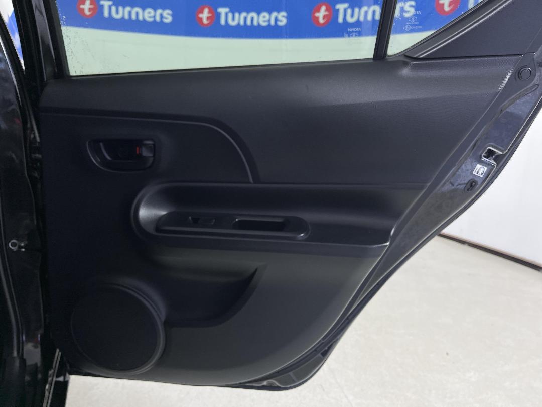 Photo '19' of Toyota Aqua Photo '19' of Toyota Aqua