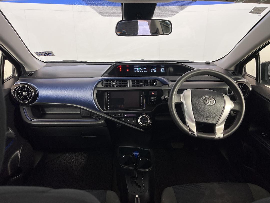 Photo '17' of Toyota Aqua Photo '17' of Toyota Aqua