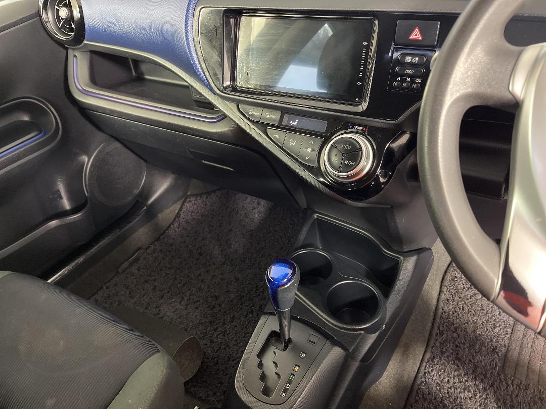 Photo '18' of Toyota Aqua Photo '18' of Toyota Aqua