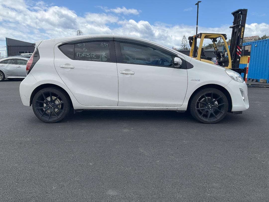 Photo '2' of Toyota Aqua Photo '2' of Toyota Aqua