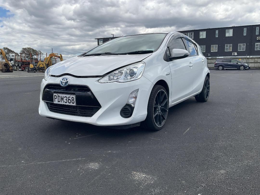 Photo '7' of Toyota Aqua Photo '7' of Toyota Aqua