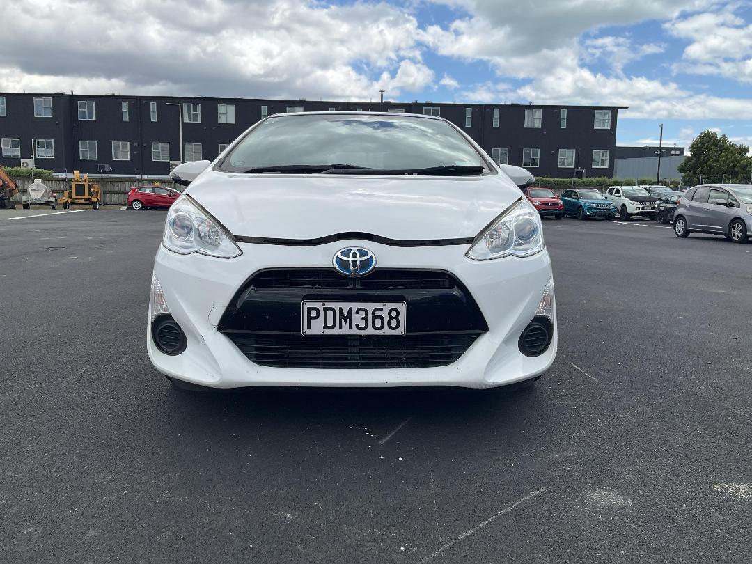 Photo '8' of Toyota Aqua Photo '8' of Toyota Aqua