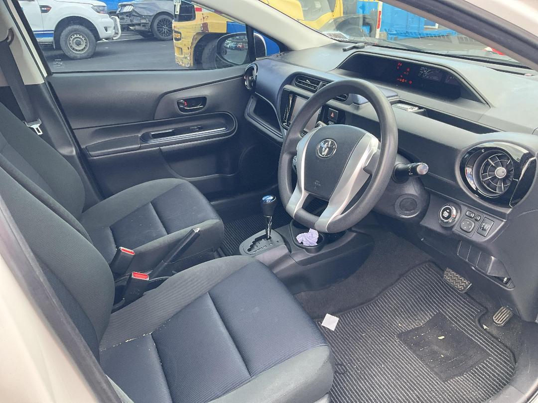 Photo '12' of Toyota Aqua Photo '12' of Toyota Aqua