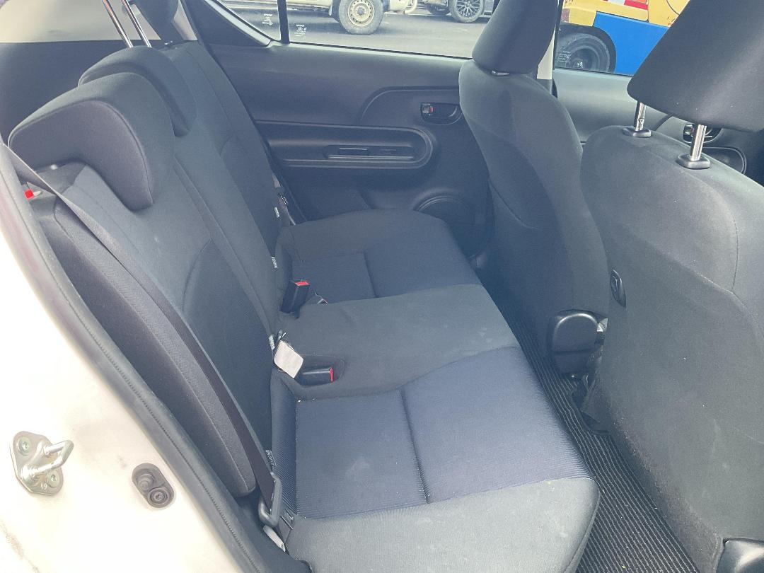 Photo '13' of Toyota Aqua Photo '13' of Toyota Aqua