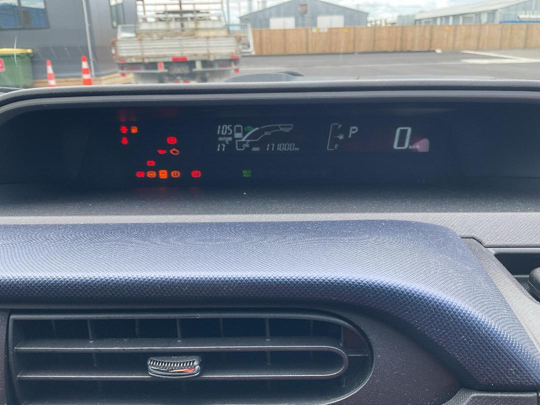 Photo '14' of Toyota Aqua Photo '14' of Toyota Aqua