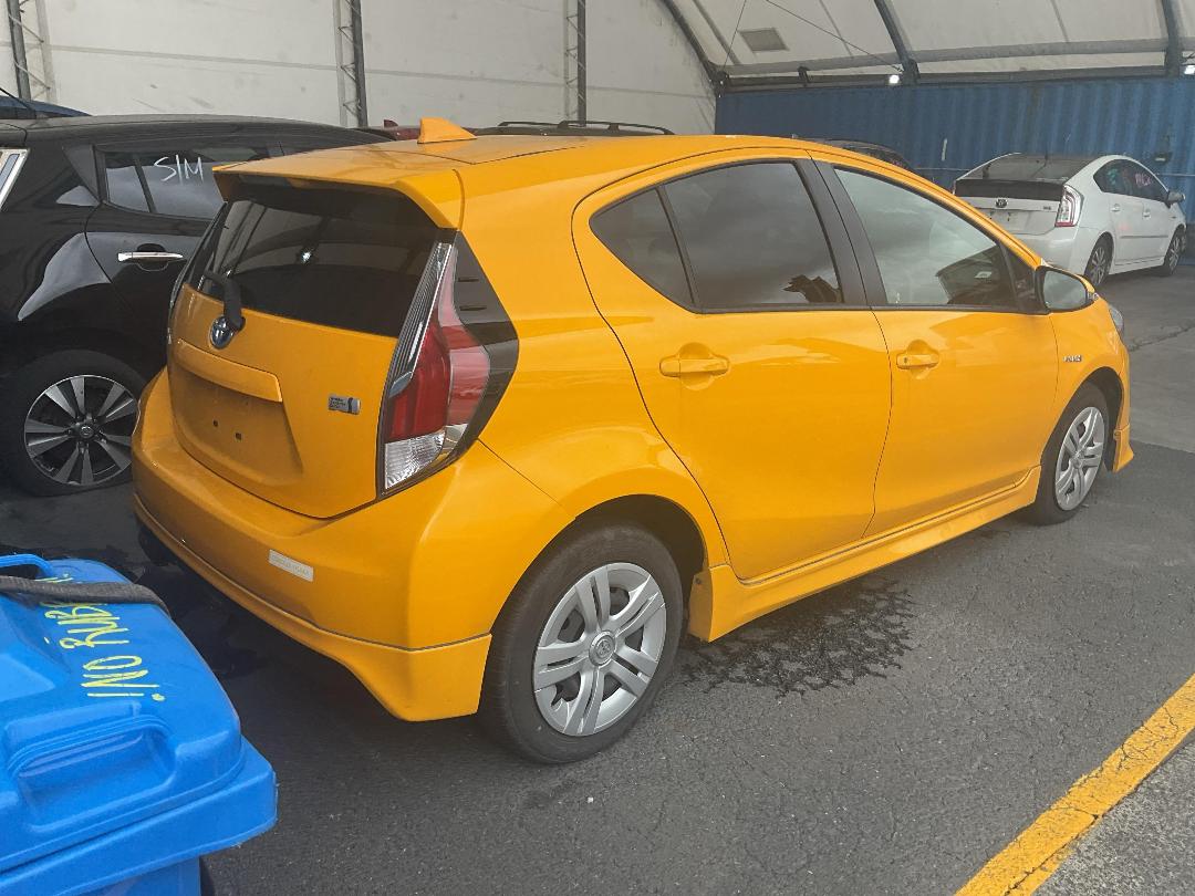 Photo '6' of Toyota Aqua Hybrid