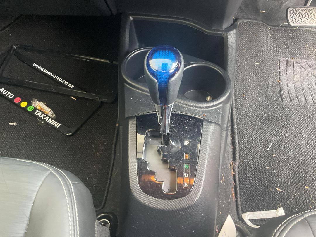 Photo '14' of Toyota Aqua Hybrid