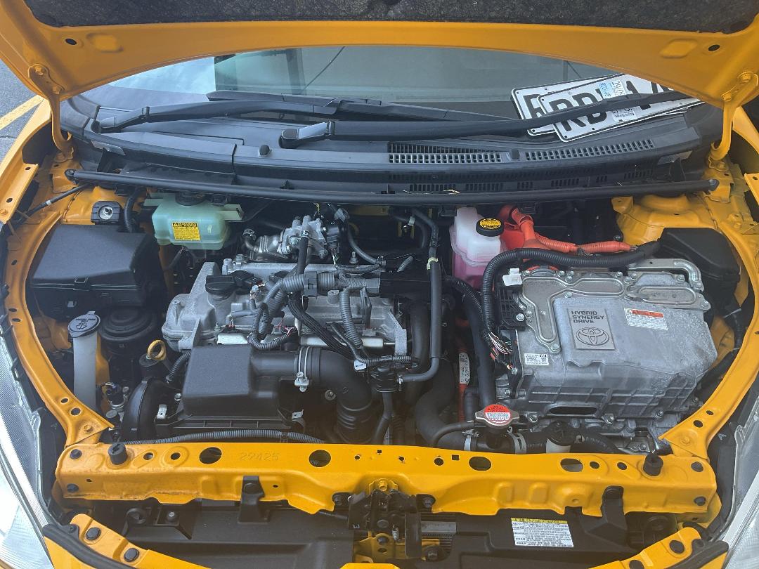 Photo '18' of Toyota Aqua Hybrid