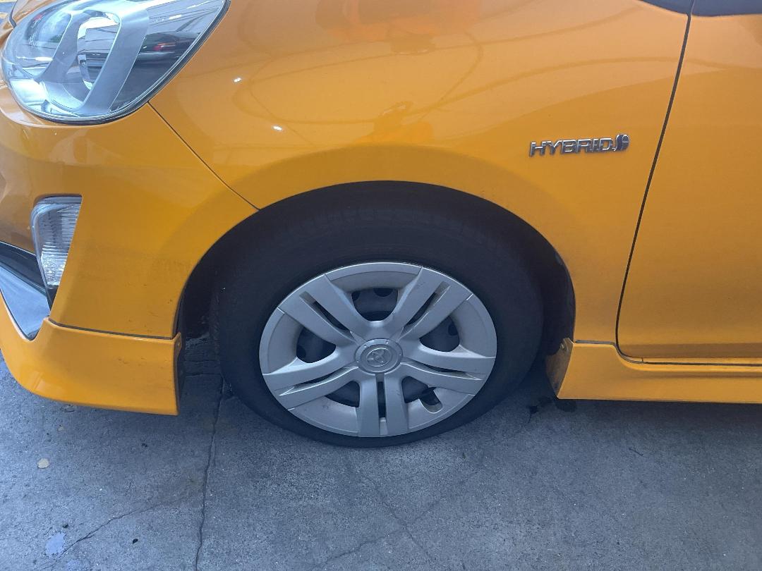 Photo '21' of Toyota Aqua Hybrid