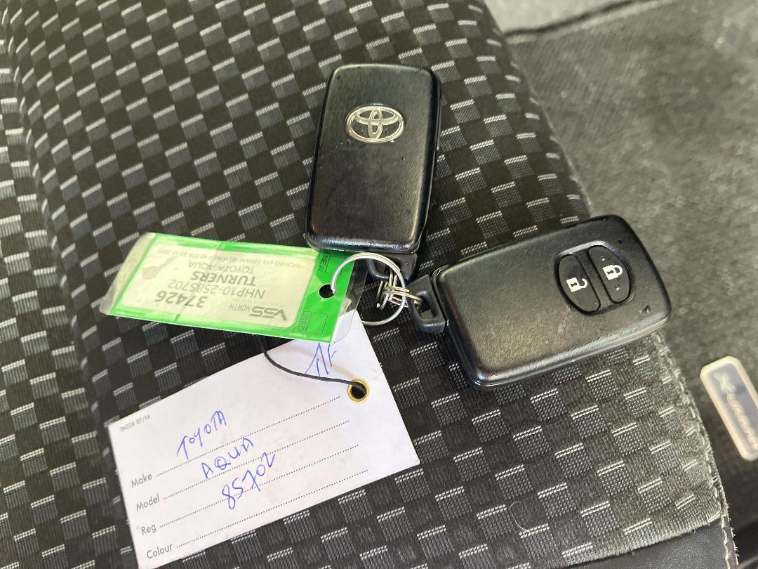 Photo '22' of Toyota Aqua