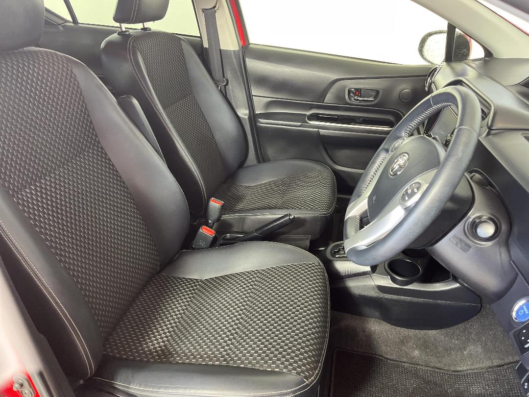 Photo '16' of Toyota Aqua