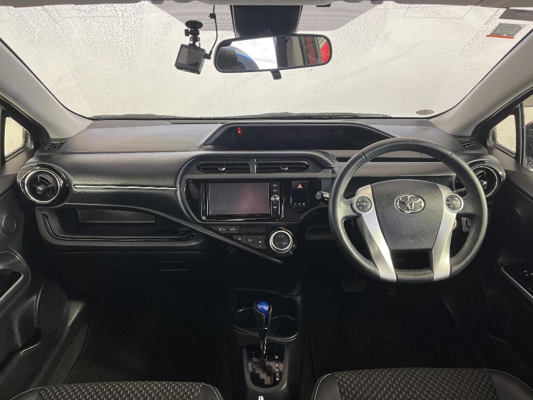 Photo '17' of Toyota Aqua