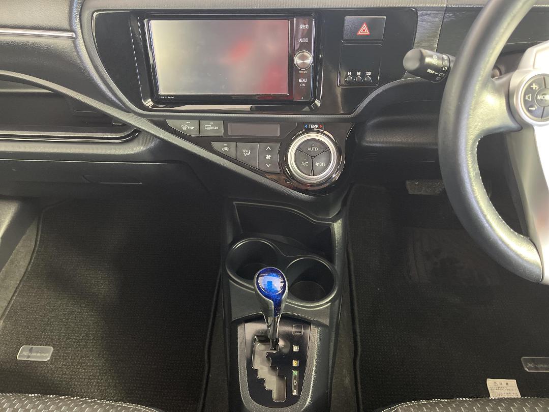 Photo '18' of Toyota Aqua