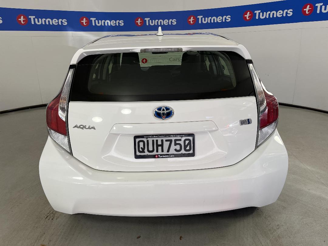 Photo '6' of Toyota Aqua