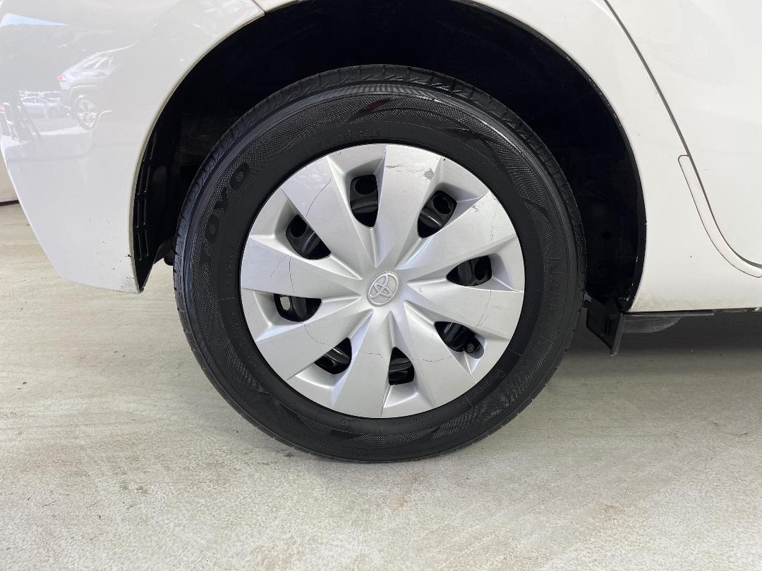 Photo '12' of Toyota Aqua