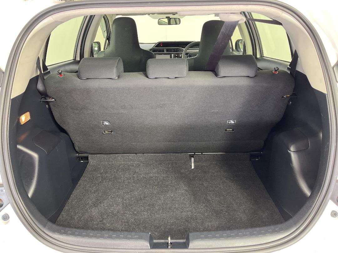 Photo '14' of Toyota Aqua