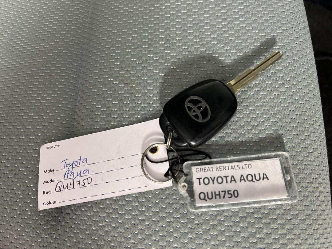 Photo '22' of Toyota Aqua