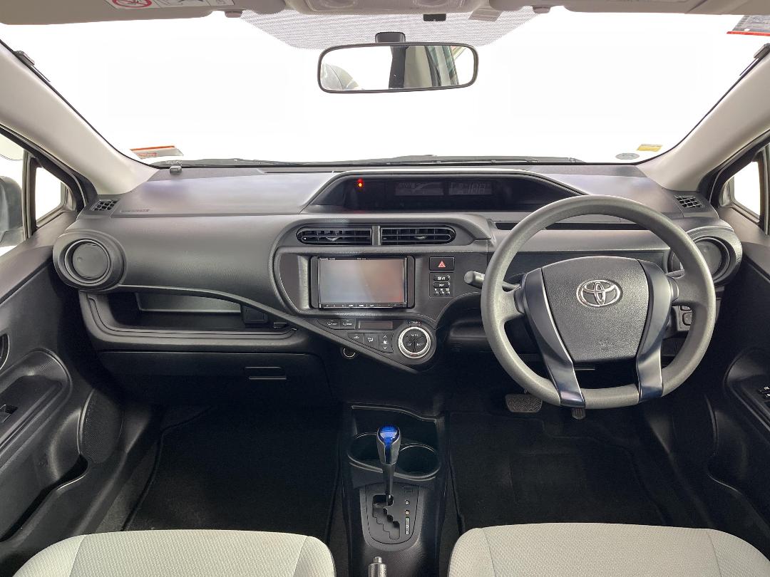 Photo '17' of Toyota Aqua