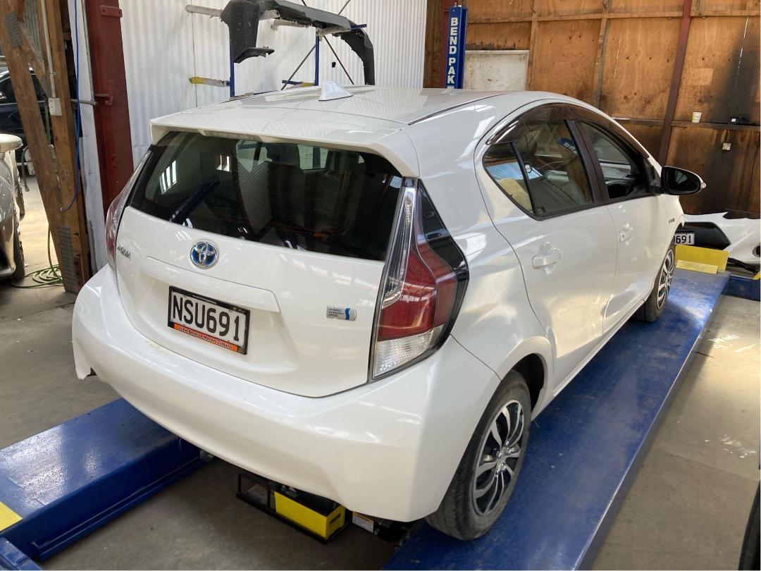 Photo '2' of Toyota Aqua Hybrid Photo '2' of Toyota Aqua Hybrid