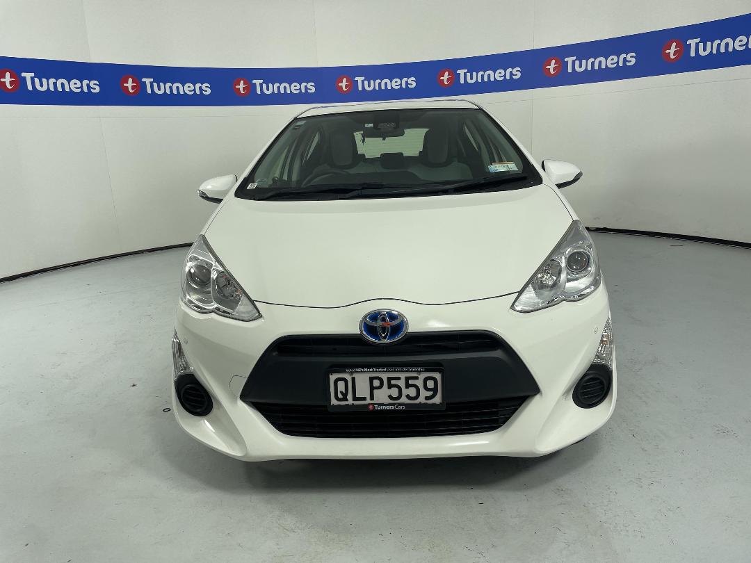 Photo '2' of Toyota Aqua Photo '2' of Toyota Aqua