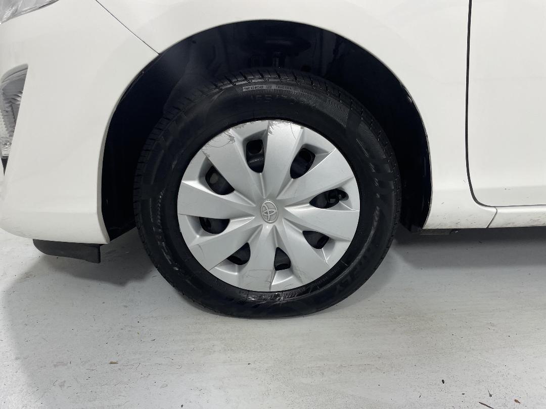 Photo '10' of Toyota Aqua Photo '10' of Toyota Aqua