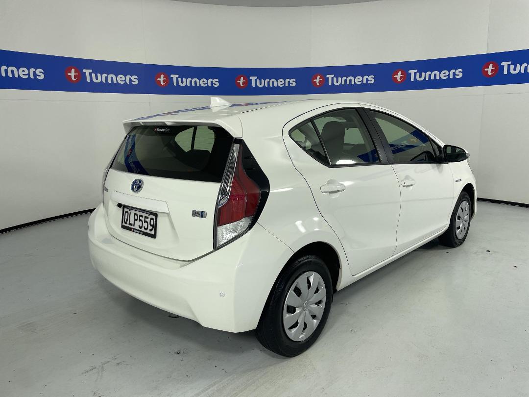 Photo '7' of Toyota Aqua Photo '7' of Toyota Aqua