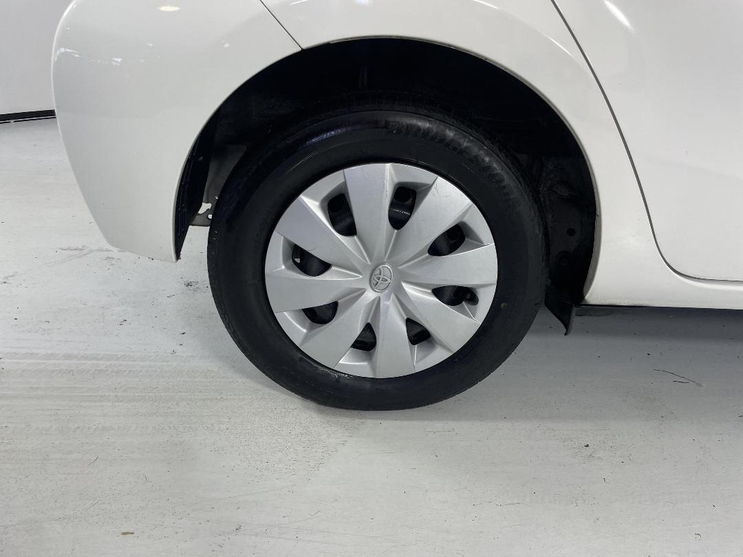 Photo '12' of Toyota Aqua Photo '12' of Toyota Aqua