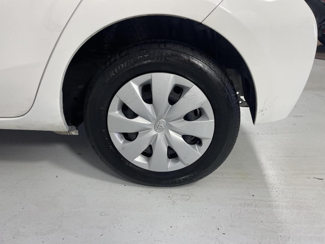 Photo '11' of Toyota Aqua Photo '11' of Toyota Aqua