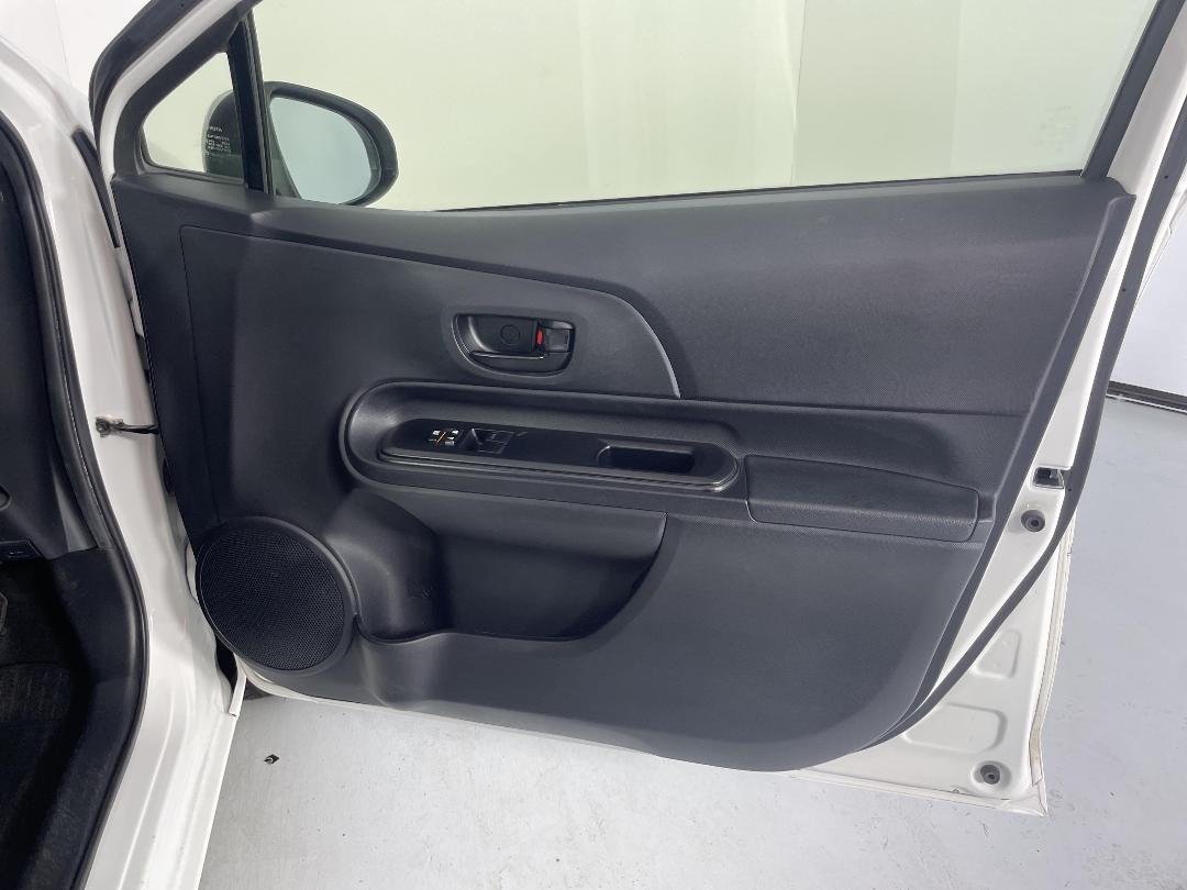 Photo '15' of Toyota Aqua Photo '15' of Toyota Aqua