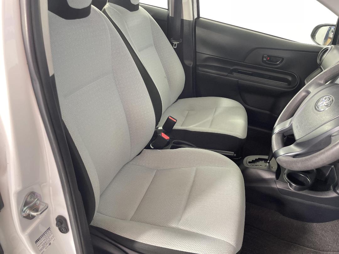 Photo '16' of Toyota Aqua Photo '16' of Toyota Aqua