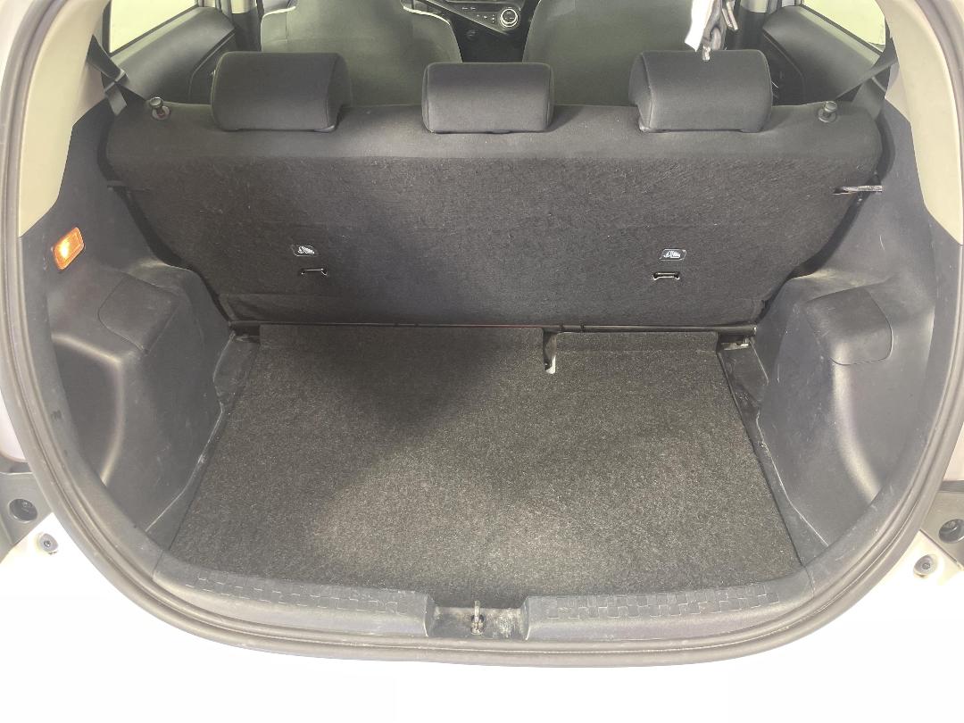 Photo '14' of Toyota Aqua Photo '14' of Toyota Aqua