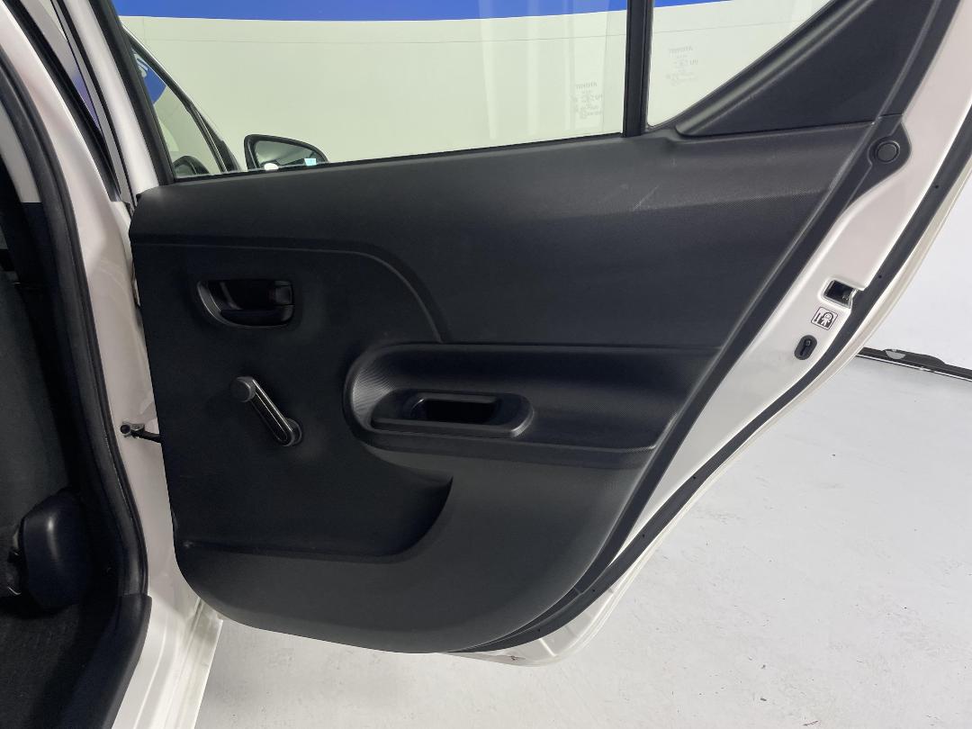 Photo '19' of Toyota Aqua Photo '19' of Toyota Aqua