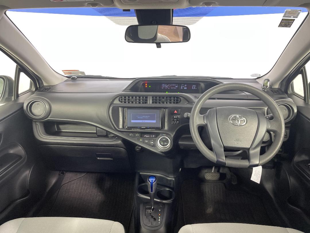 Photo '17' of Toyota Aqua Photo '17' of Toyota Aqua