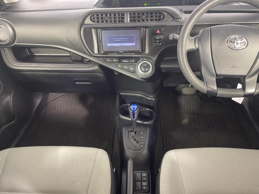 Photo '18' of Toyota Aqua Photo '18' of Toyota Aqua