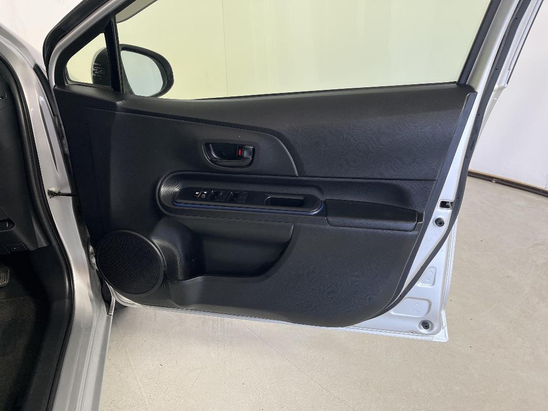 Photo '15' of Toyota Aqua