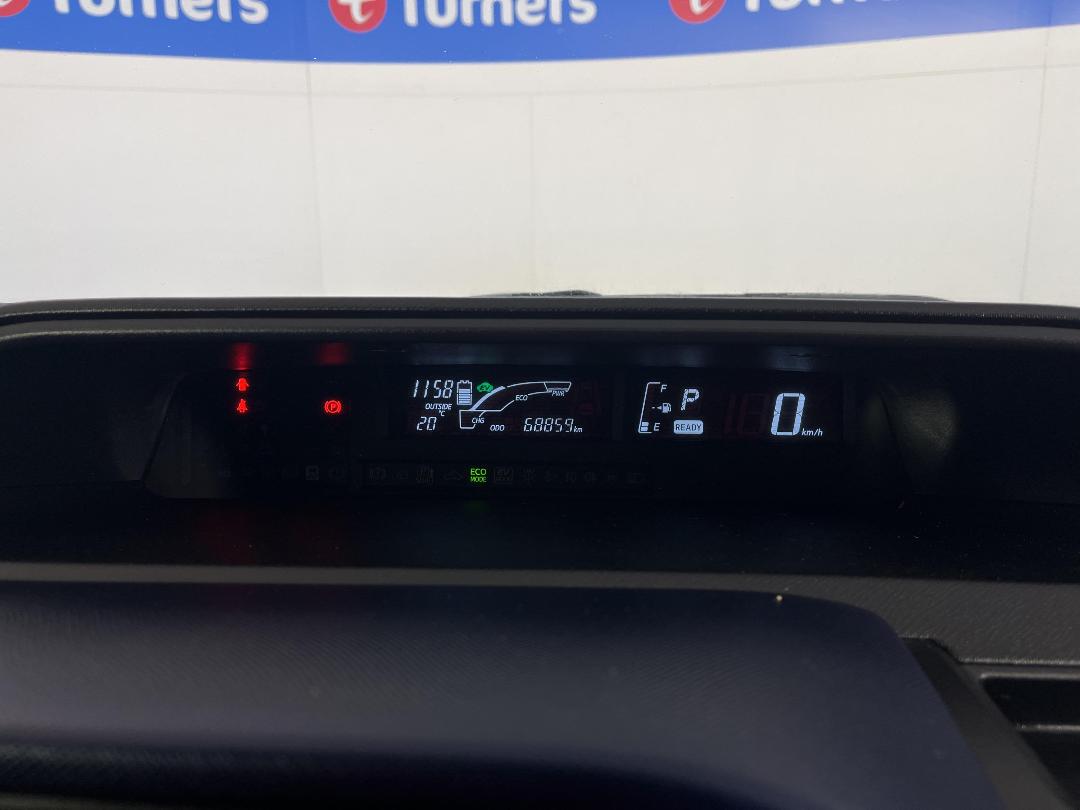 Photo '21' of Toyota Aqua