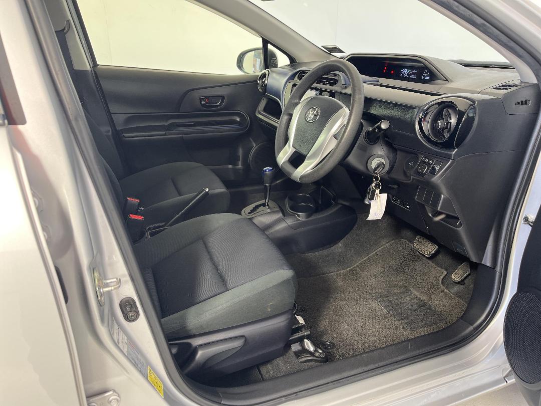 Photo '16' of Toyota Aqua