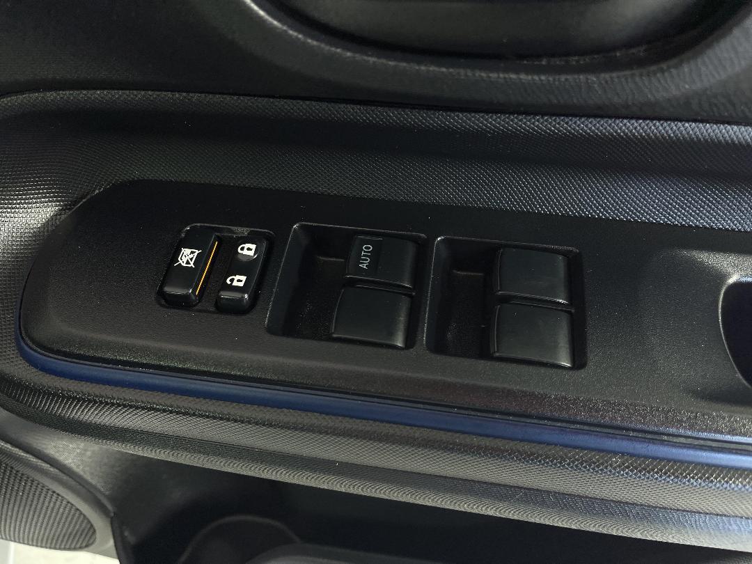 Photo '24' of Toyota Aqua