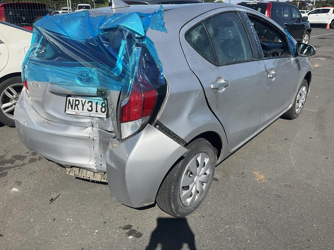 Photo '4' of Toyota Aqua Hybrid Photo '4' of Toyota Aqua Hybrid