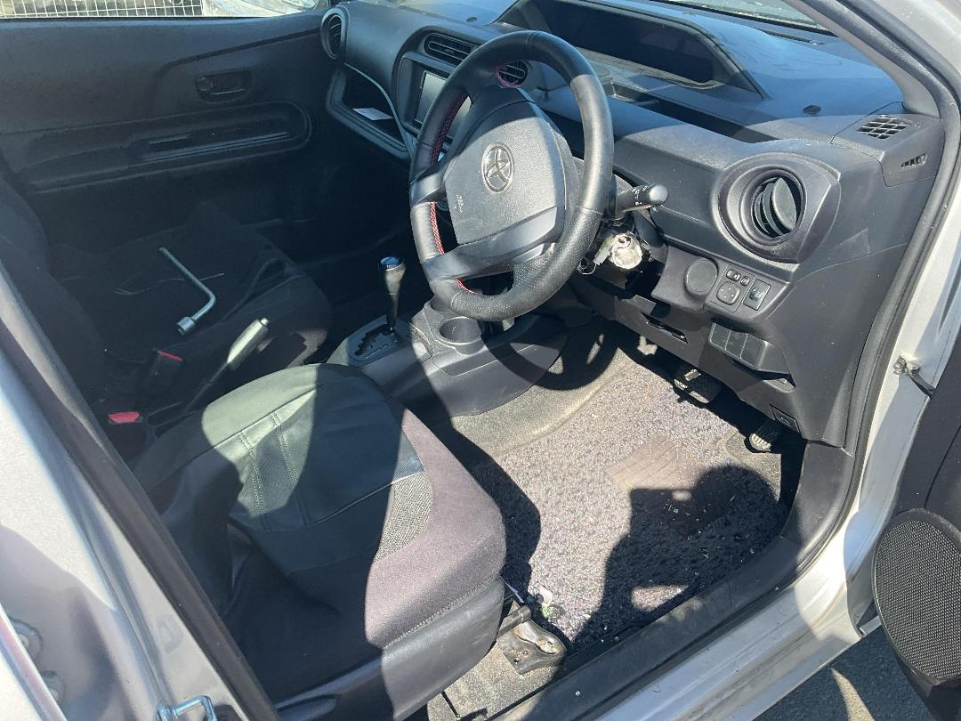 Photo '10' of Toyota Aqua Hybrid Photo '10' of Toyota Aqua Hybrid