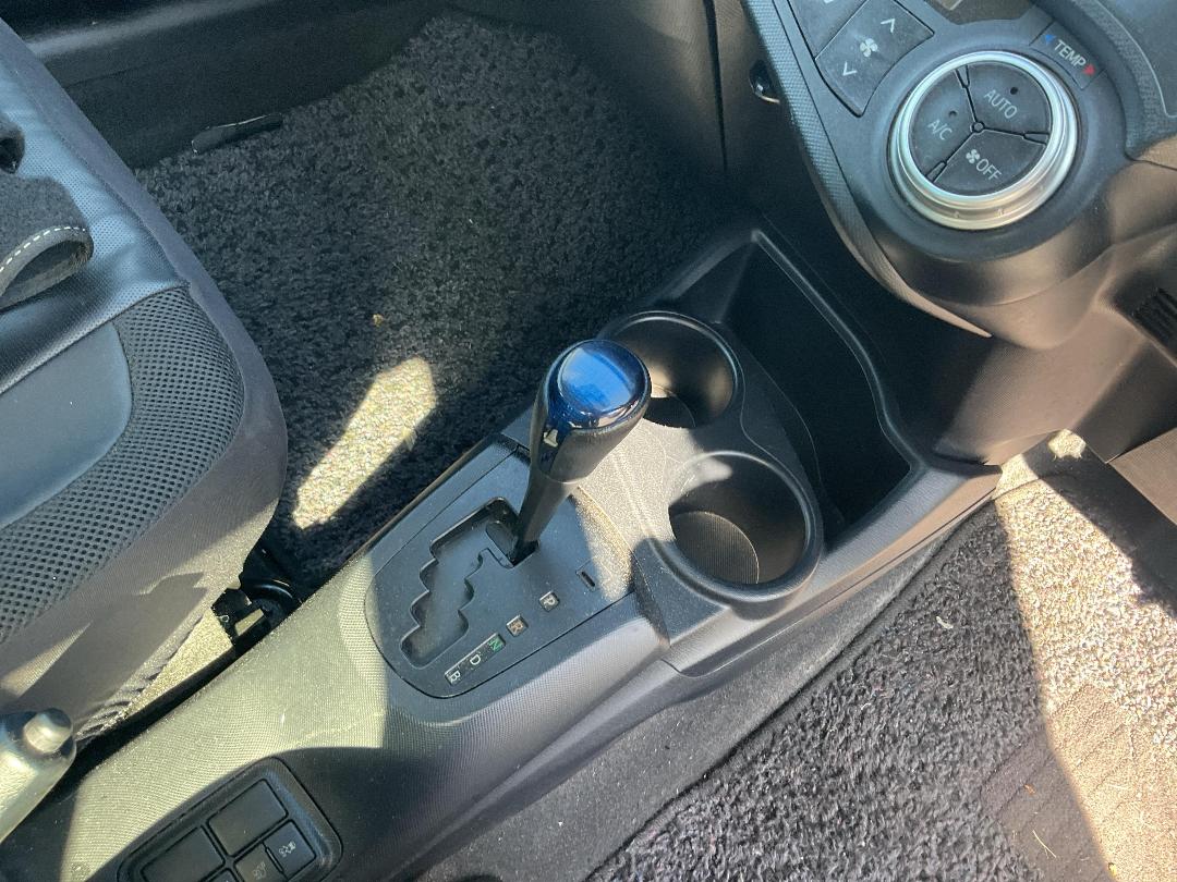 Photo '12' of Toyota Aqua Hybrid Photo '12' of Toyota Aqua Hybrid