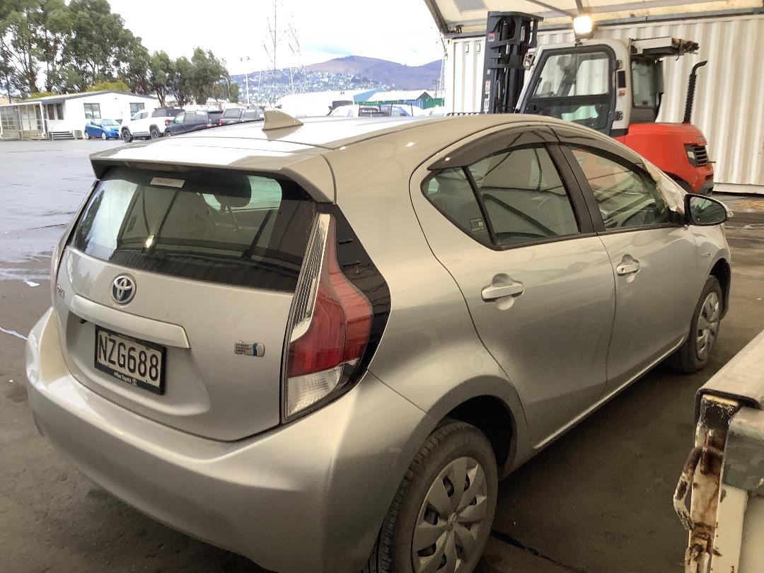 Photo '5' of Toyota Aqua Photo '5' of Toyota Aqua